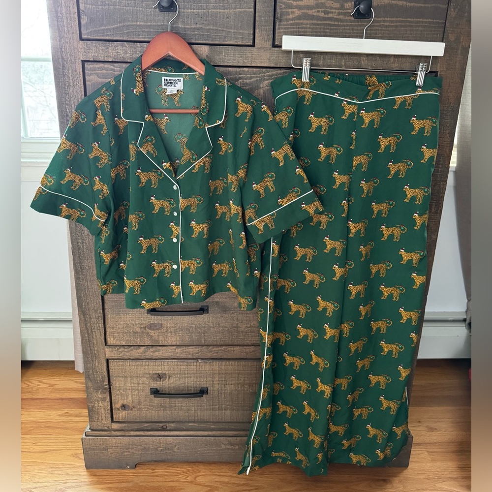 Bouffants & Broken Hearts Green Leopard Pajama Set, Size L - Picture 3 of 9